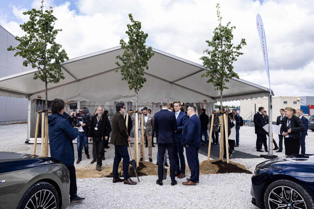 Ostrava Airport Multimodal Park: slavnostní sázení lip u logistického centra BMW Group